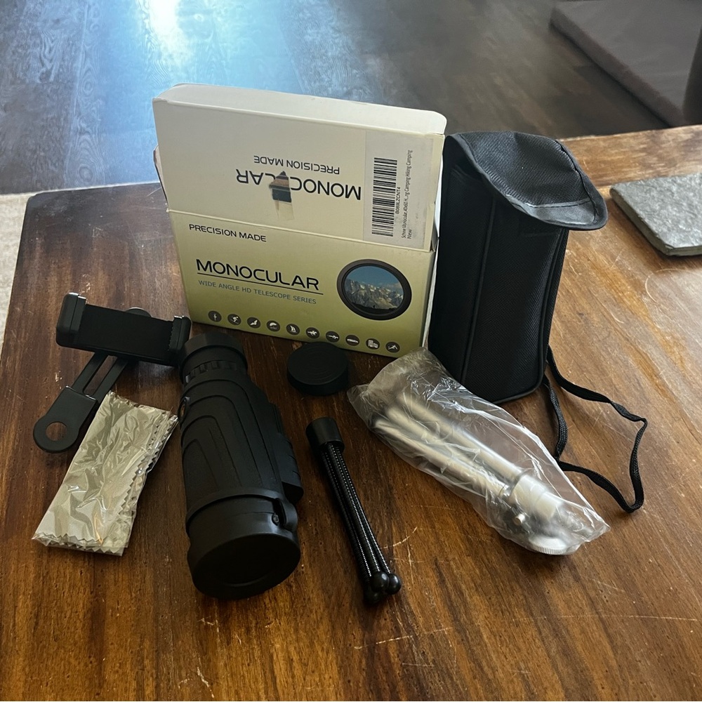 NIB. Monocular. Rigid and flexible tripod attachments. - Picture 1 of 4